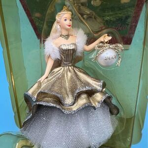 Hallmark Ornament Celebration Barbie 2000 Special Edition